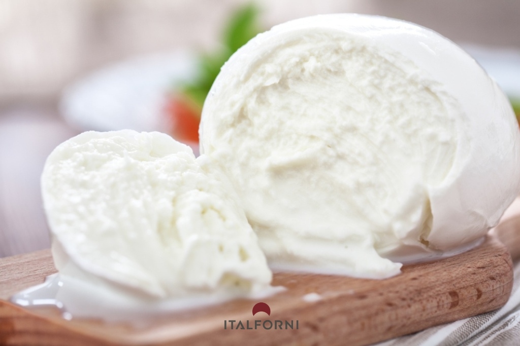 Forni per pizzeria: i condimenti per la pizza, la mozzarella fior di latte